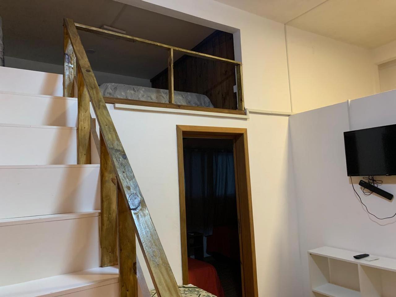 Quarto em Acomodações Particulares Casa Rebello - *